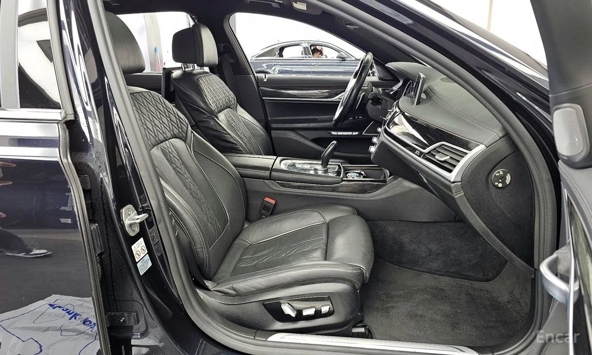 BMW 740 XDRIVE* МПАКЕТ* RECARO* HARMAN* KARDON* , снимка 9 - Автомобили и джипове - 54195253