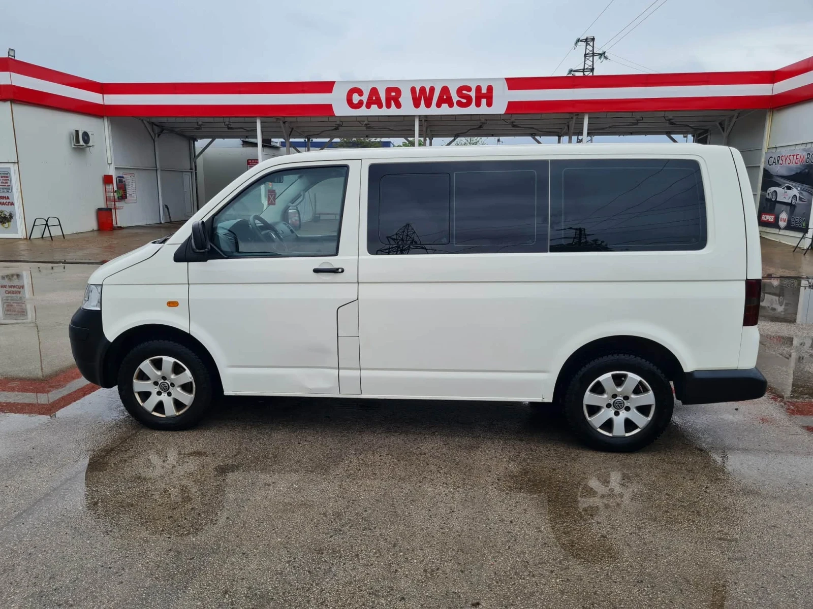 VW Multivan 1.9TDI 105к.с 9 местен кемпер, снимка 5 - Автомобили и джипове - 54487476