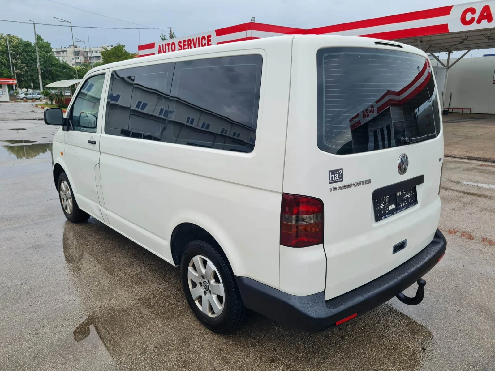VW Multivan 1.9TDI 105к.с 9 местен кемпер, снимка 4 - Автомобили и джипове - 54487476