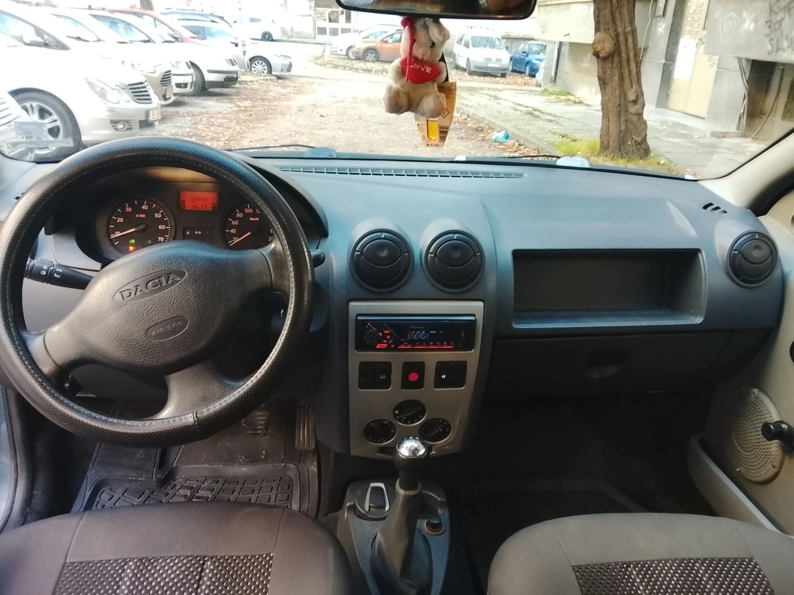Dacia Logan, снимка 6 - Автомобили и джипове - 54780479