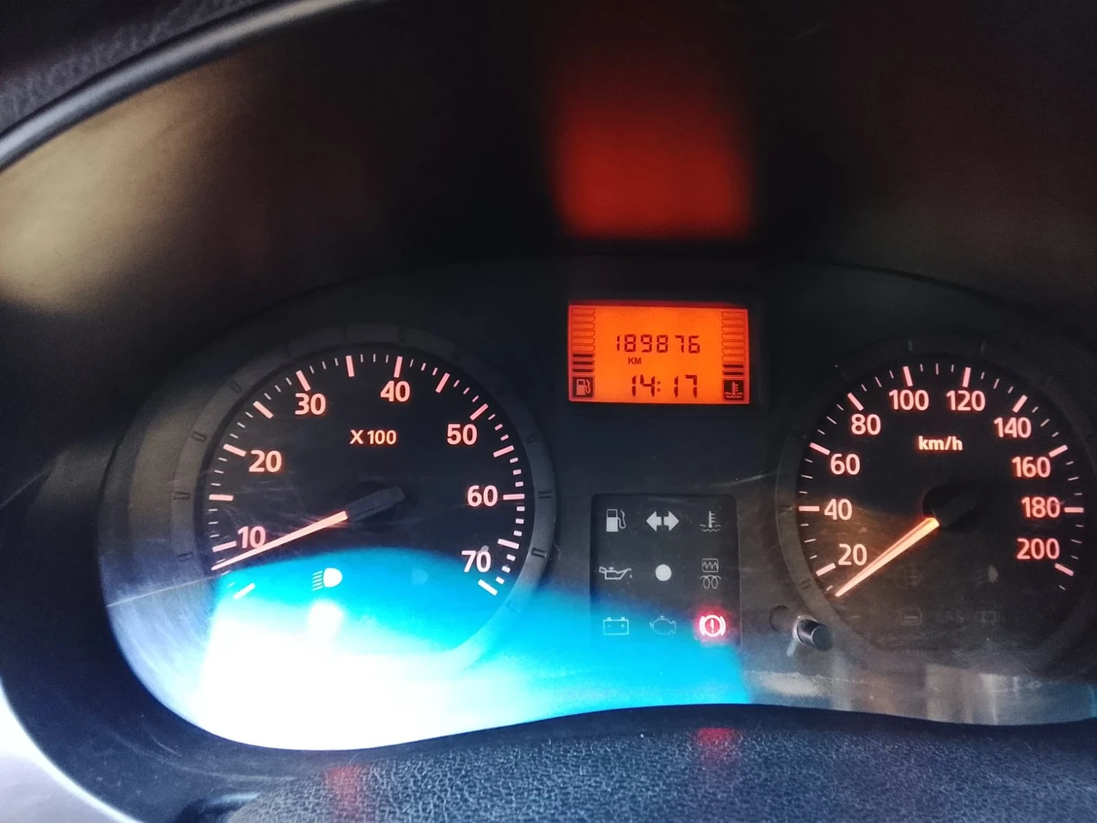 Dacia Logan, снимка 5 - Автомобили и джипове - 54780479