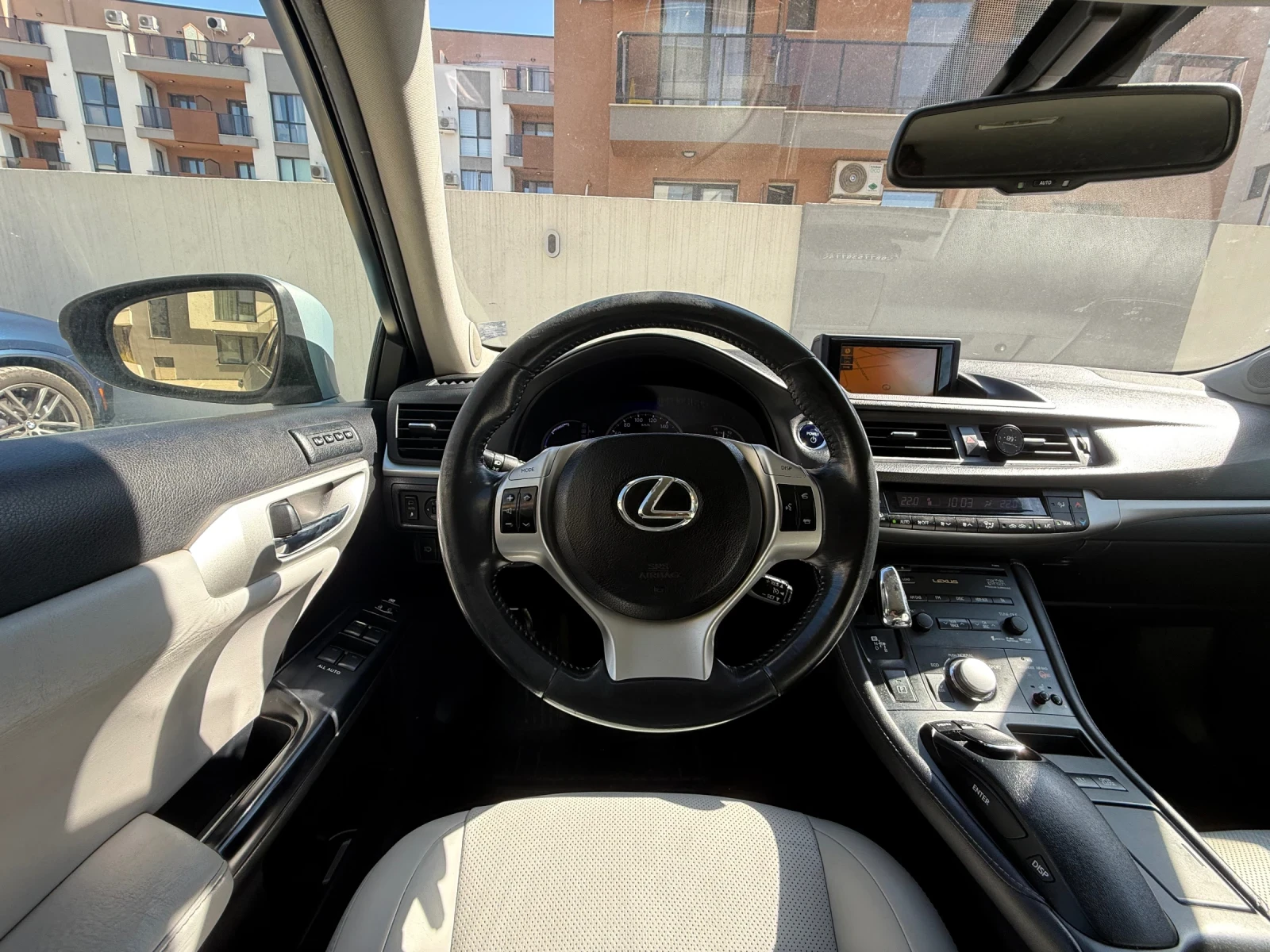 Lexus CT 200h, снимка 12 - Автомобили и джипове - 55420675