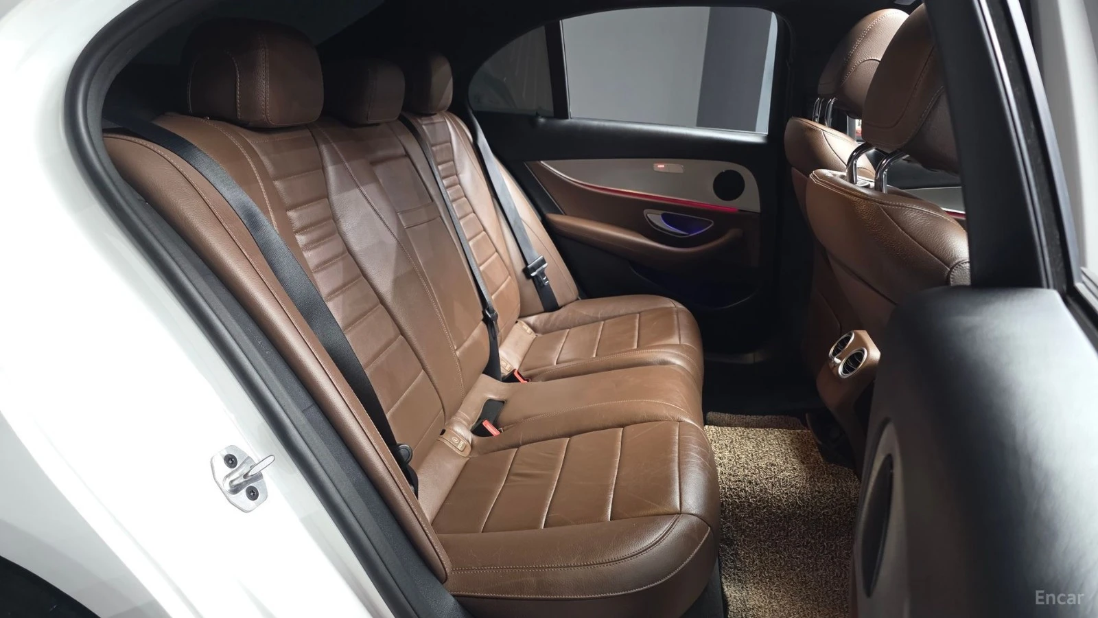 Mercedes-Benz E 250 AVANGARDE* КОЖА* НАВИ* ПАНО, снимка 10 - Автомобили и джипове - 55479920