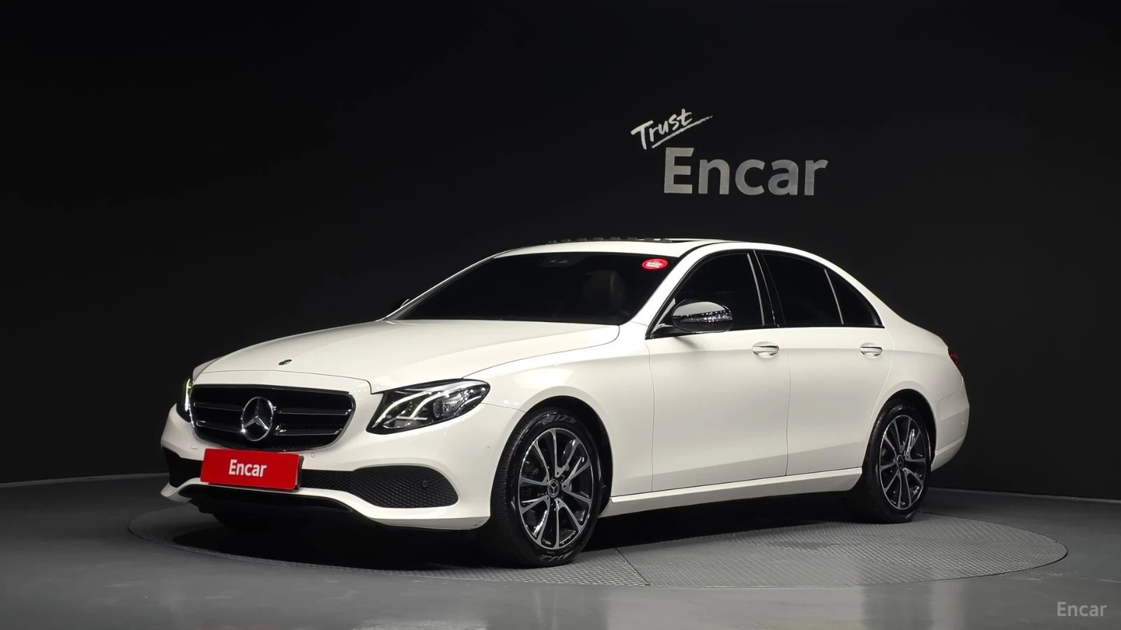 Mercedes-Benz E 250 AVANGARDE* КОЖА* НАВИ* ПАНО