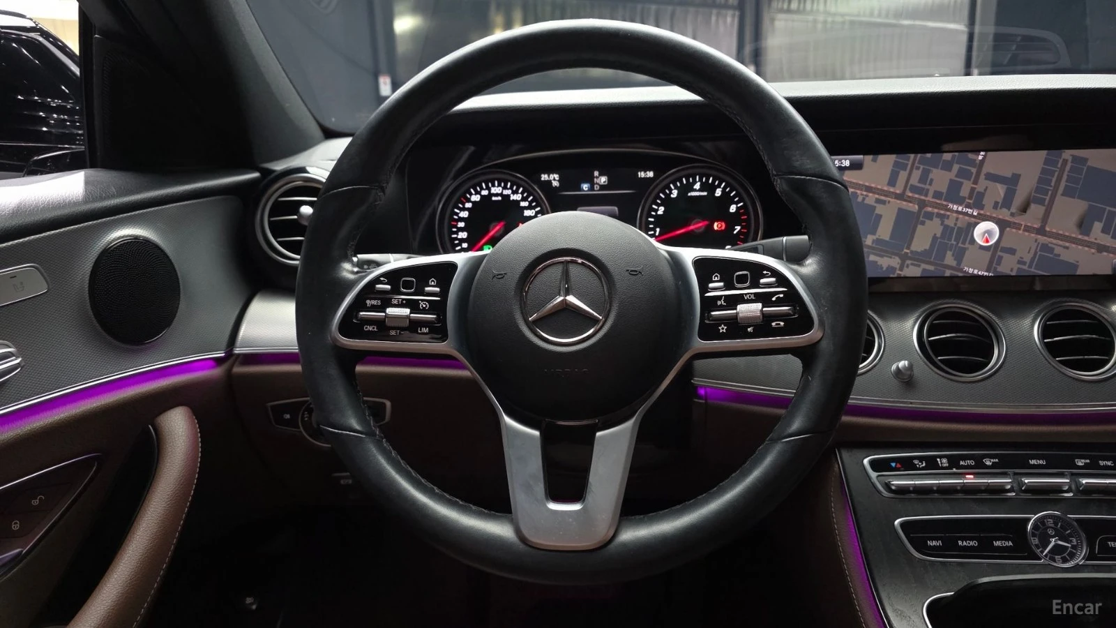 Mercedes-Benz E 250 AVANGARDE* КОЖА* НАВИ* ПАНО, снимка 11 - Автомобили и джипове - 55479920