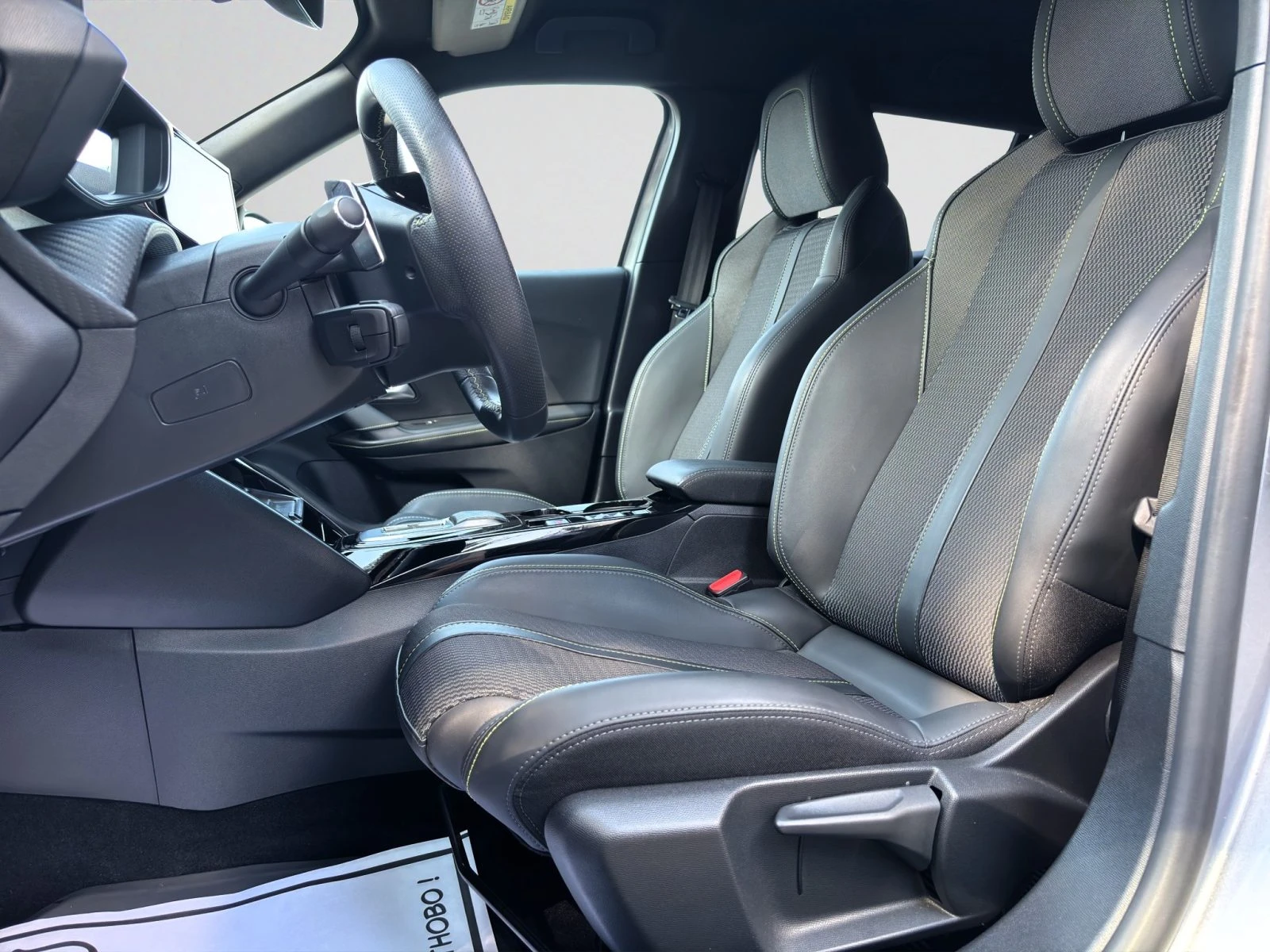 Peugeot 2008 GT 1.2 130 EAT8 Лизинг Гаранция до 12.2029 г., снимка 10 - Автомобили и джипове - 55783269
