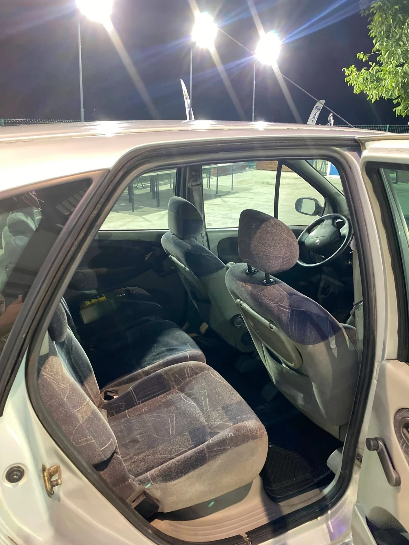 Renault Scenic, снимка 8 - Автомобили и джипове - 55799361