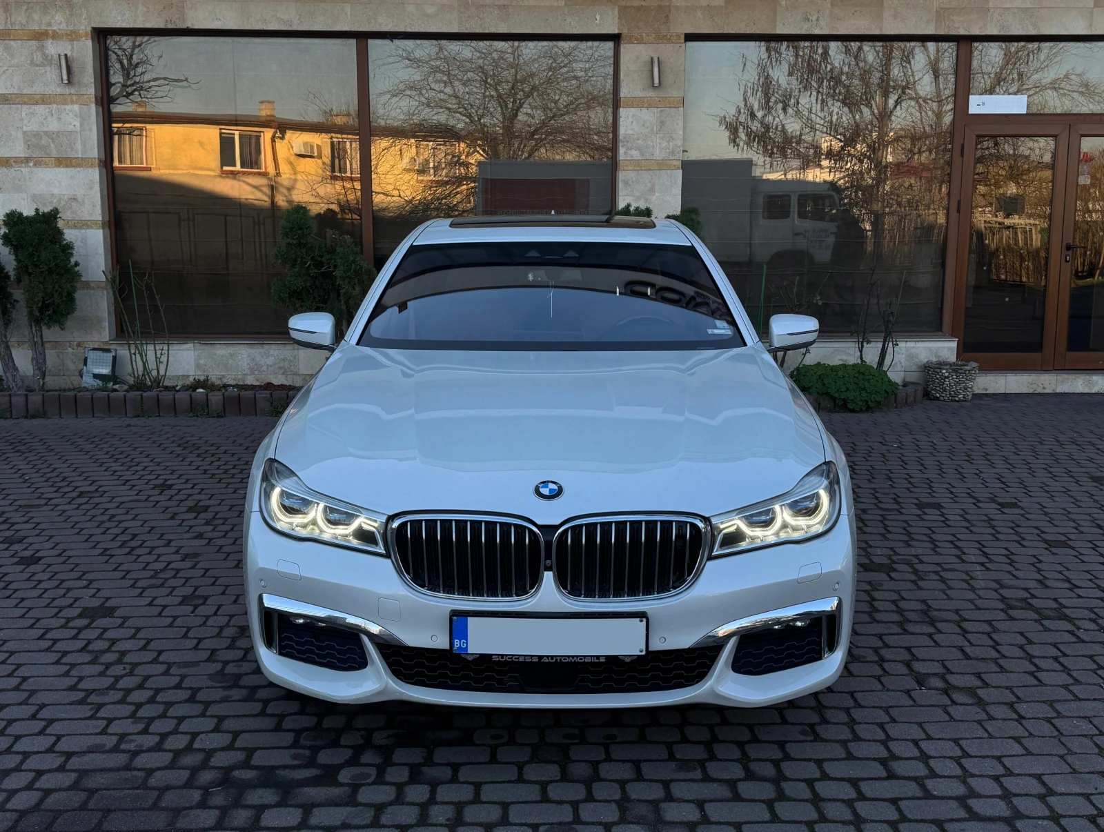 BMW 740 * СЕРВИЗНА ИСТОРИЯ* Xdrive* INDIVIDUAL* M SPORT* 