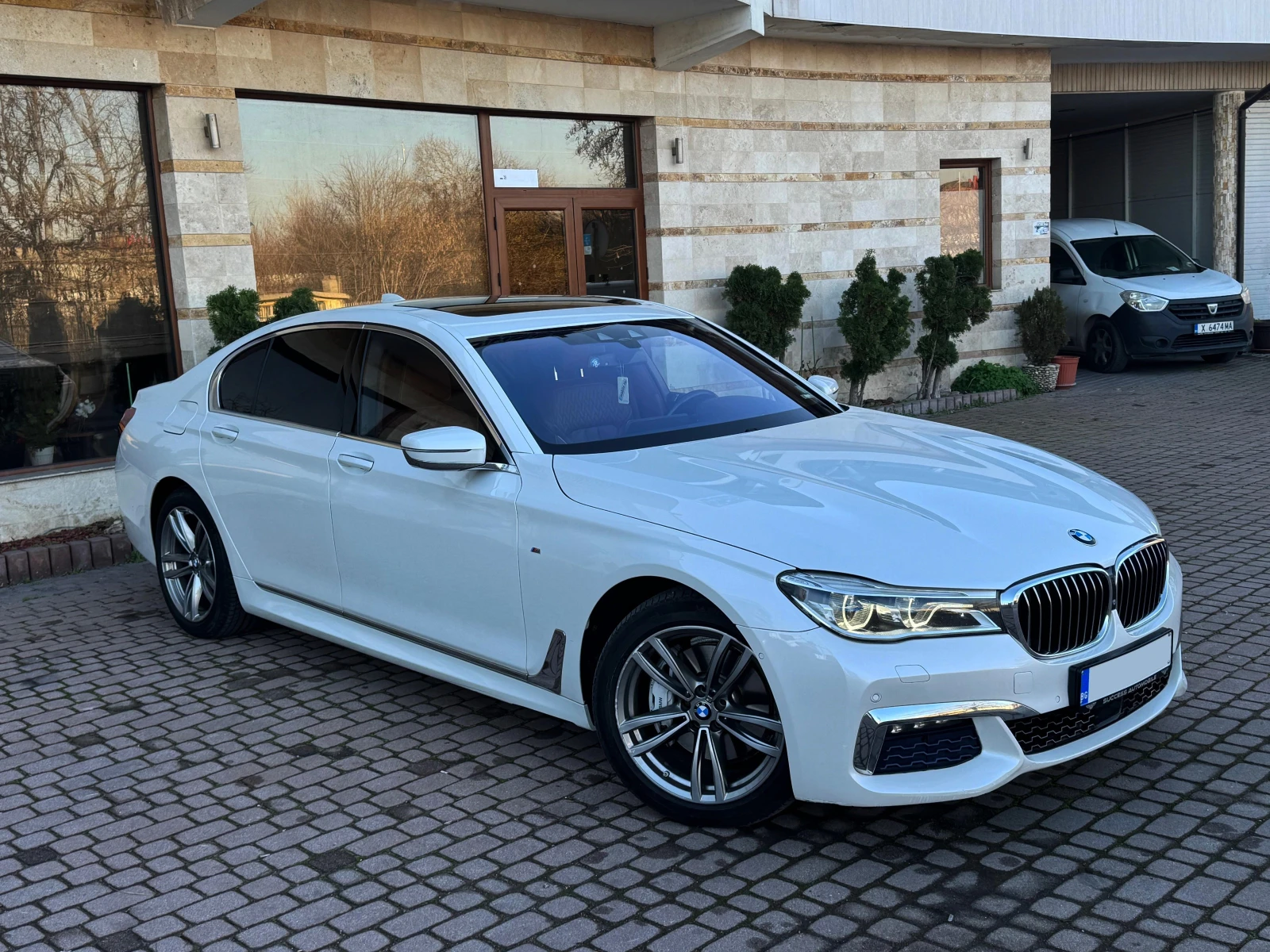 BMW 740 * СЕРВИЗНА ИСТОРИЯ* Xdrive* INDIVIDUAL* M SPORT* , снимка 3 - Автомобили и джипове - 55809124