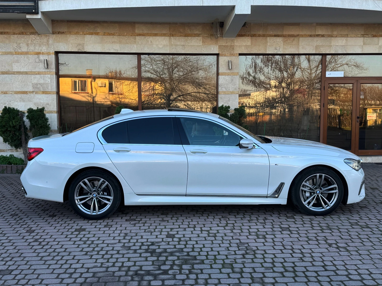 BMW 740 * СЕРВИЗНА ИСТОРИЯ* Xdrive* INDIVIDUAL* M SPORT* , снимка 5 - Автомобили и джипове - 55809124
