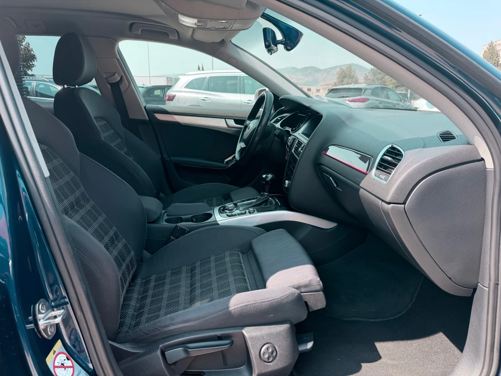 Audi A4 2.0TDI/S-line/Navi/LED, снимка 15 - Автомобили и джипове - 56040426