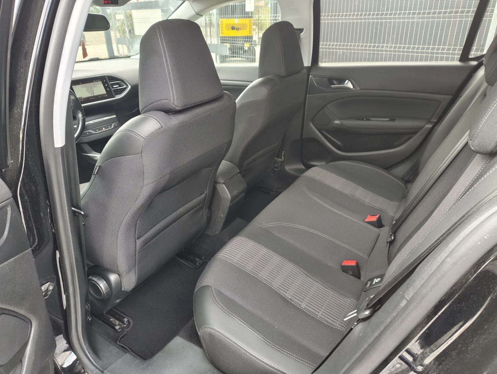 Peugeot 308 1.2 Pure Tech* АВТОМАТ* * ЛИЗИНГ , снимка 12 - Автомобили и джипове - 56311802