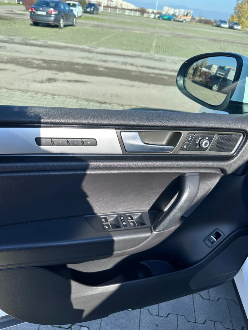 VW Touareg V6 3.0 TDI, снимка 4 - Автомобили и джипове - 52525815