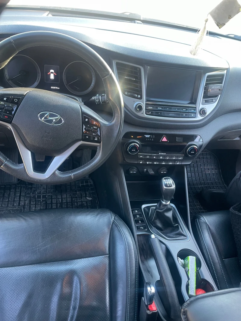 Hyundai Tucson 1.7 crdi кожа , снимка 12 - Автомобили и джипове - 52725844