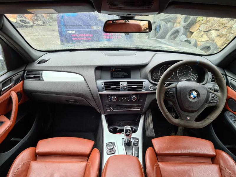 BMW X3 313kс. M Paket F1 Recaro Панорама Теглич, снимка 1 - Автомобили и джипове - 32615966