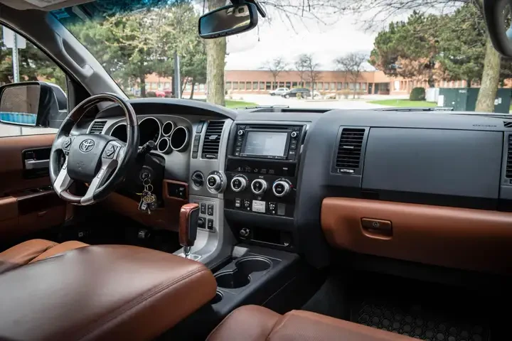 Toyota Sequoia PLATINUM* 5.7* V8* ПОДГРЕВ* КАМЕРА* КЕЙЛЕС, снимка 9 - Автомобили и джипове - 54445667