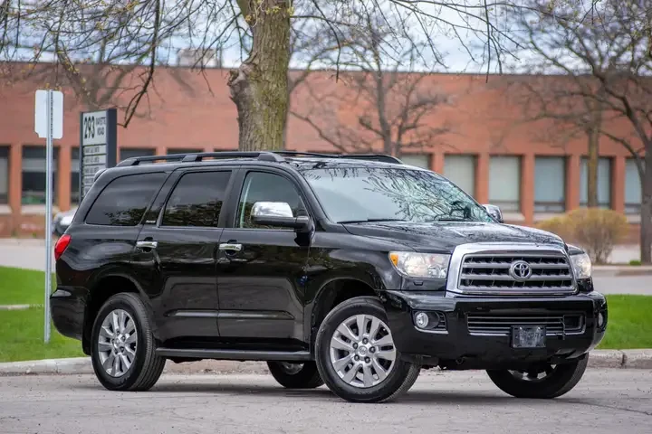 Toyota Sequoia PLATINUM* 5.7* V8* ПОДГРЕВ* КАМЕРА* КЕЙЛЕС, снимка 3 - Автомобили и джипове - 54445667