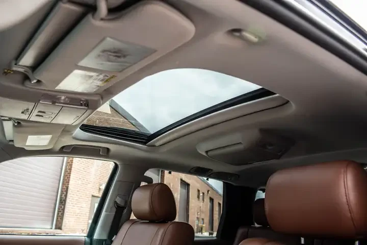 Toyota Sequoia PLATINUM* 5.7* V8* ПОДГРЕВ* КАМЕРА* КЕЙЛЕС, снимка 17 - Автомобили и джипове - 54445667