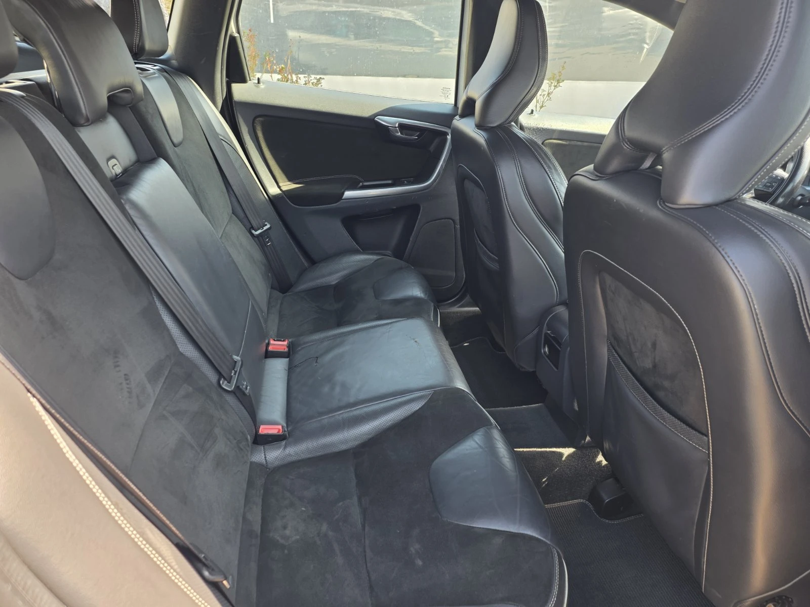 Volvo XC60 2.0D4/R-DESIGN/, снимка 15 - Автомобили и джипове - 53987198