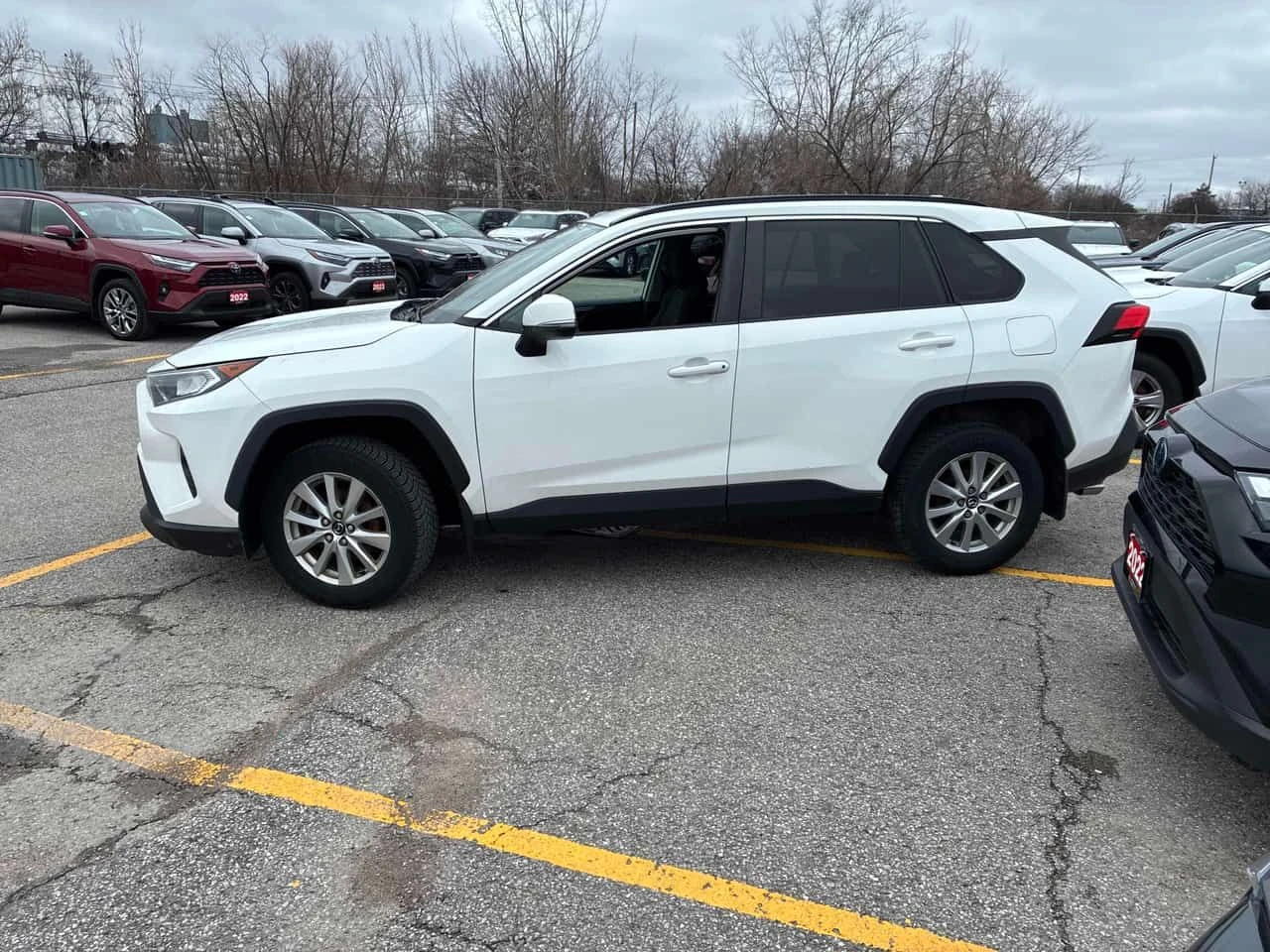 Toyota Rav4 * FWD XLE * ПАНО* KEYLESS* ПОДГРЕВ* , снимка 2 - Автомобили и джипове - 54071558