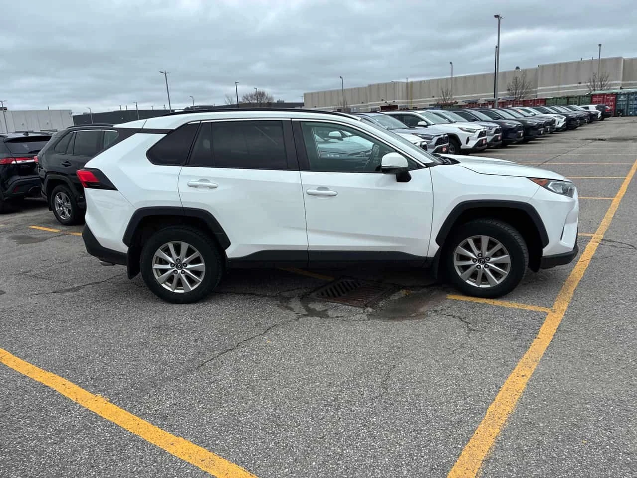 Toyota Rav4 * FWD XLE * ПАНО* KEYLESS* ПОДГРЕВ* , снимка 3 - Автомобили и джипове - 54071558