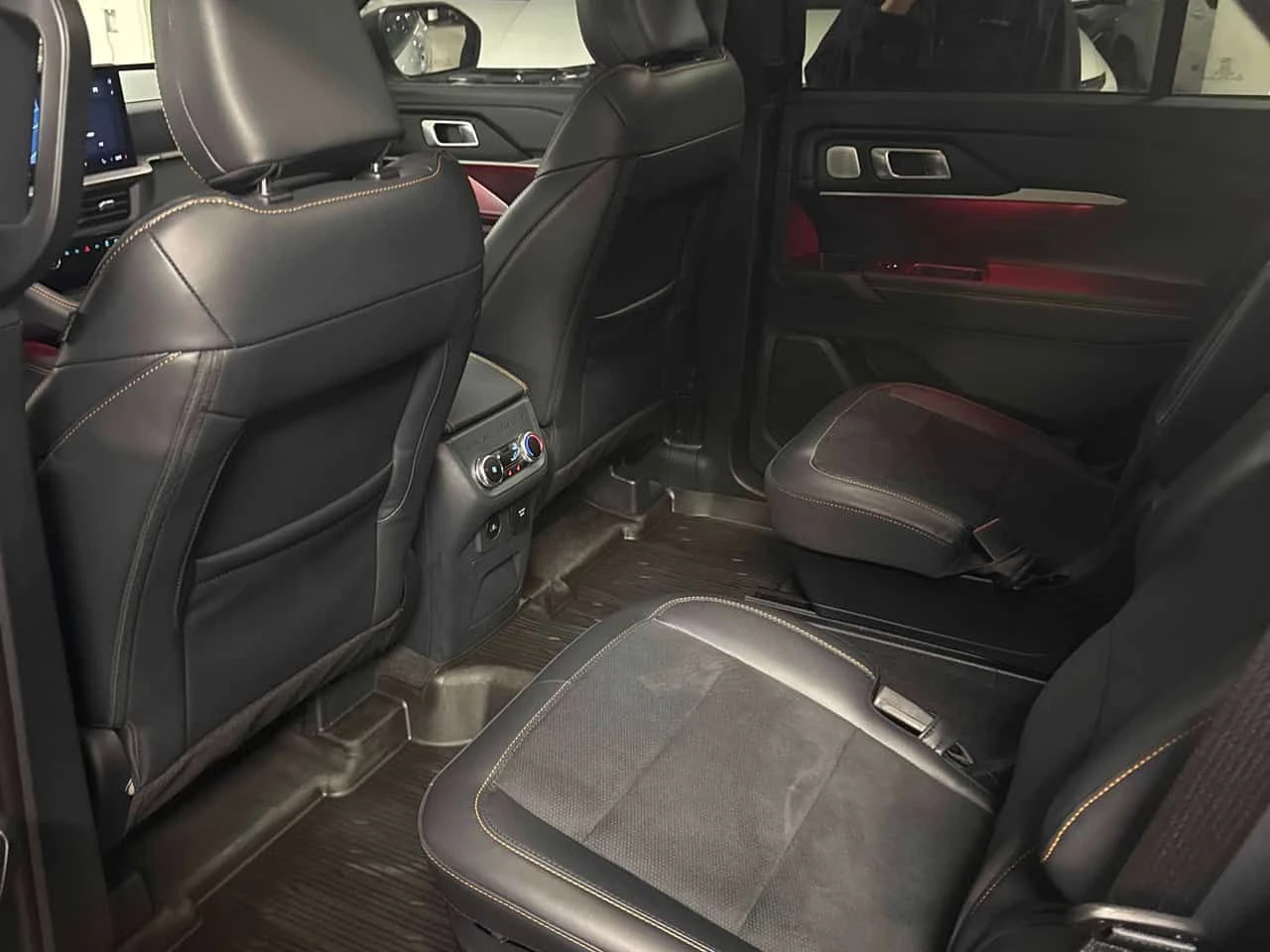 Ford Explorer Tremor  CARFAX, снимка 11 - Автомобили и джипове - 54465824