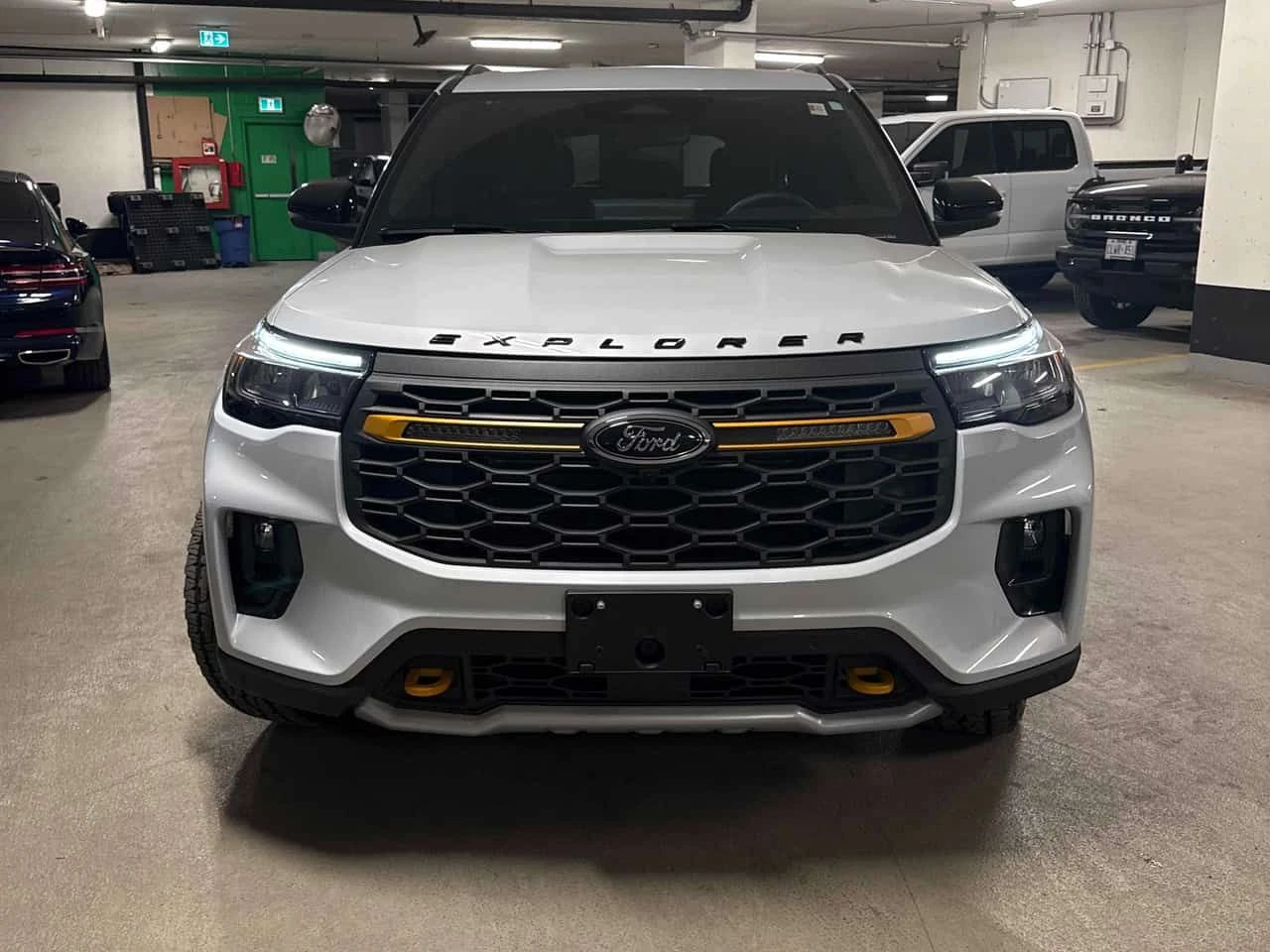 Ford Explorer Tremor  CARFAX, снимка 6 - Автомобили и джипове - 54465824