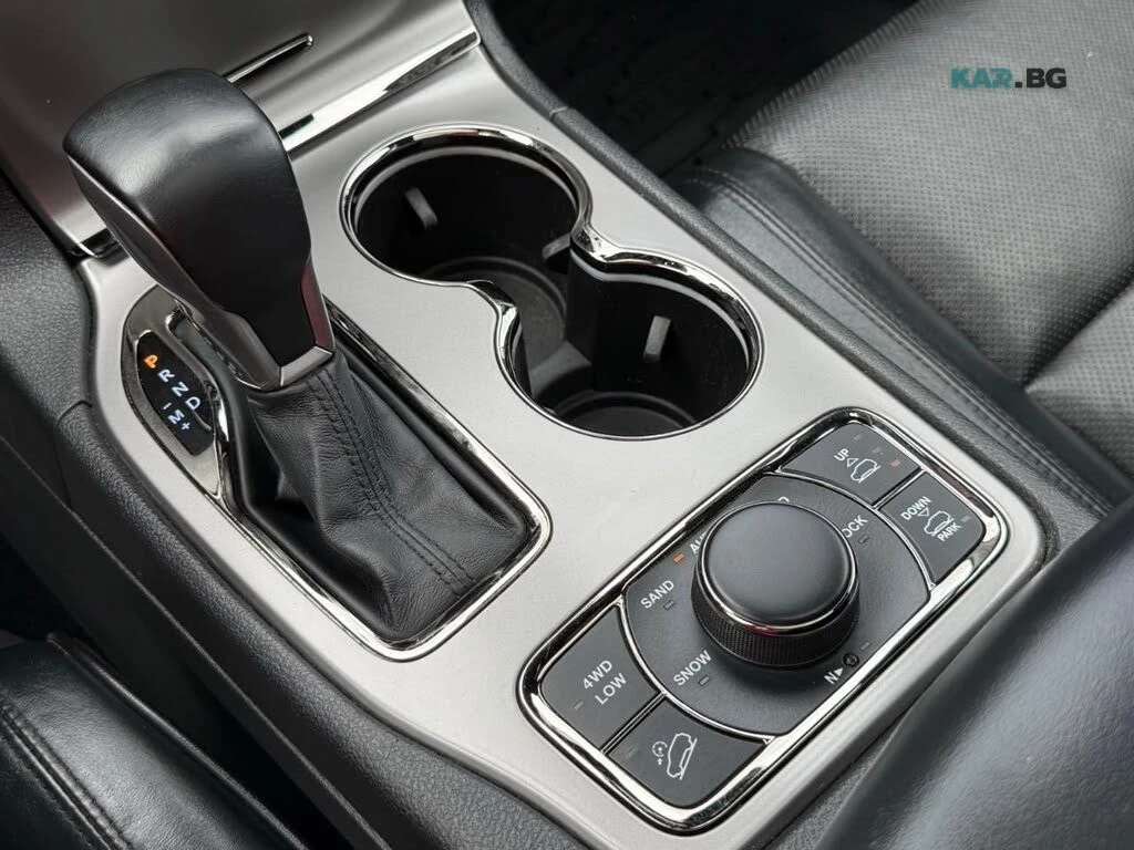 Jeep Grand cherokee Overland * АвтоКредит * (ЦЕНА ДО БГ), снимка 12 - Автомобили и джипове - 55002605