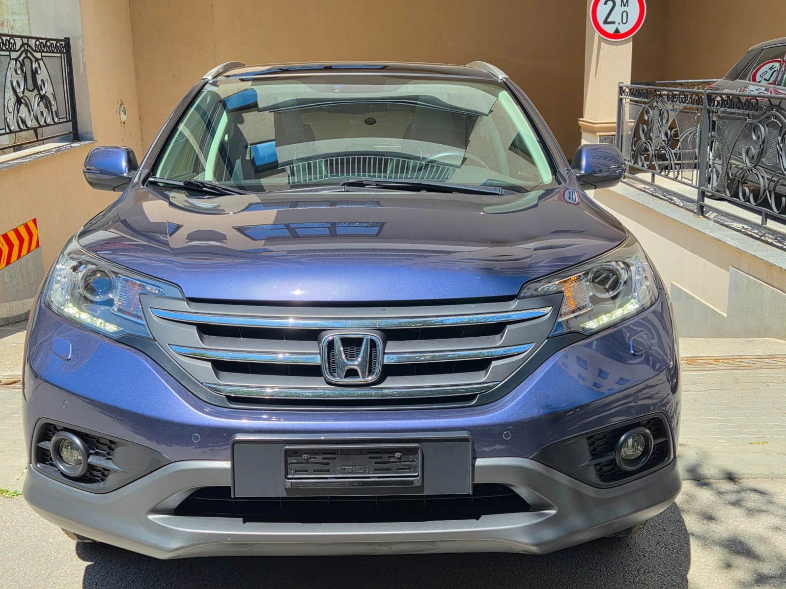 Honda Cr-v 2.0 i 4X4 KEYLESS EXECUTIVE 8 ГУМИ, снимка 2 - Автомобили и джипове - 55389363