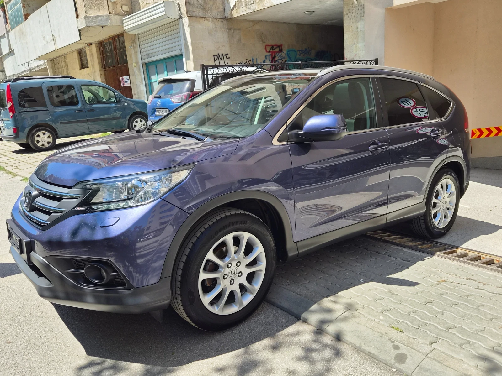 Honda Cr-v 2.0 i 4X4 KEYLESS EXECUTIVE 8 ГУМИ, снимка 3 - Автомобили и джипове - 55389363
