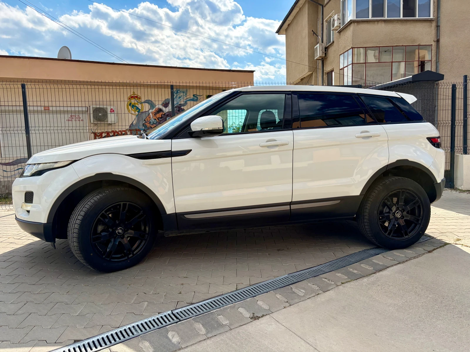 Land Rover Range Rover Evoque 2.2 ПЕЖО МОТОР, снимка 3 - Автомобили и джипове - 55739922