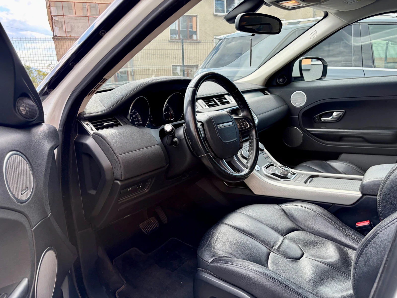 Land Rover Range Rover Evoque 2.2 ПЕЖО МОТОР, снимка 9 - Автомобили и джипове - 55739922