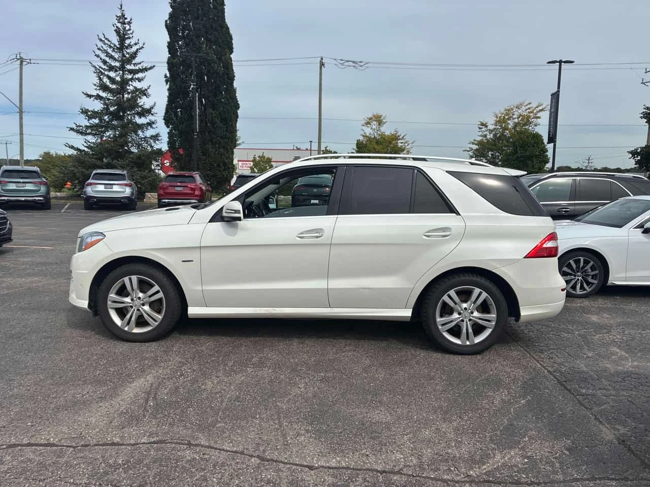 Mercedes-Benz ML 350 * BlueTEC * АВТОКРЕДИТ БЕЗ ПЪРВОНАЧАЛНА ВНОСКА* , снимка 2 - Автомобили и джипове - 56221176
