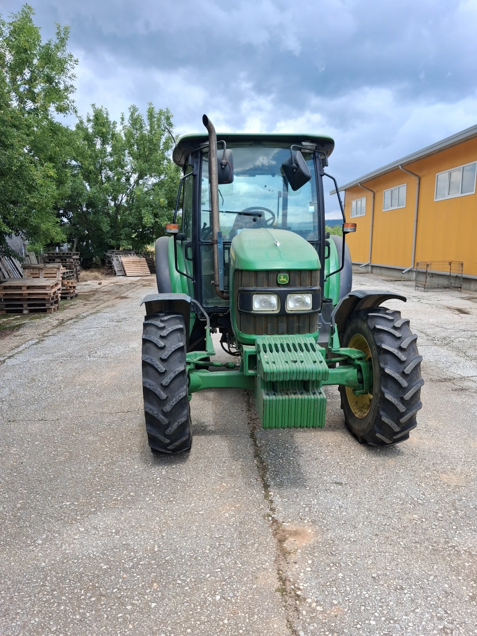 Трактор John Deere 5100M
