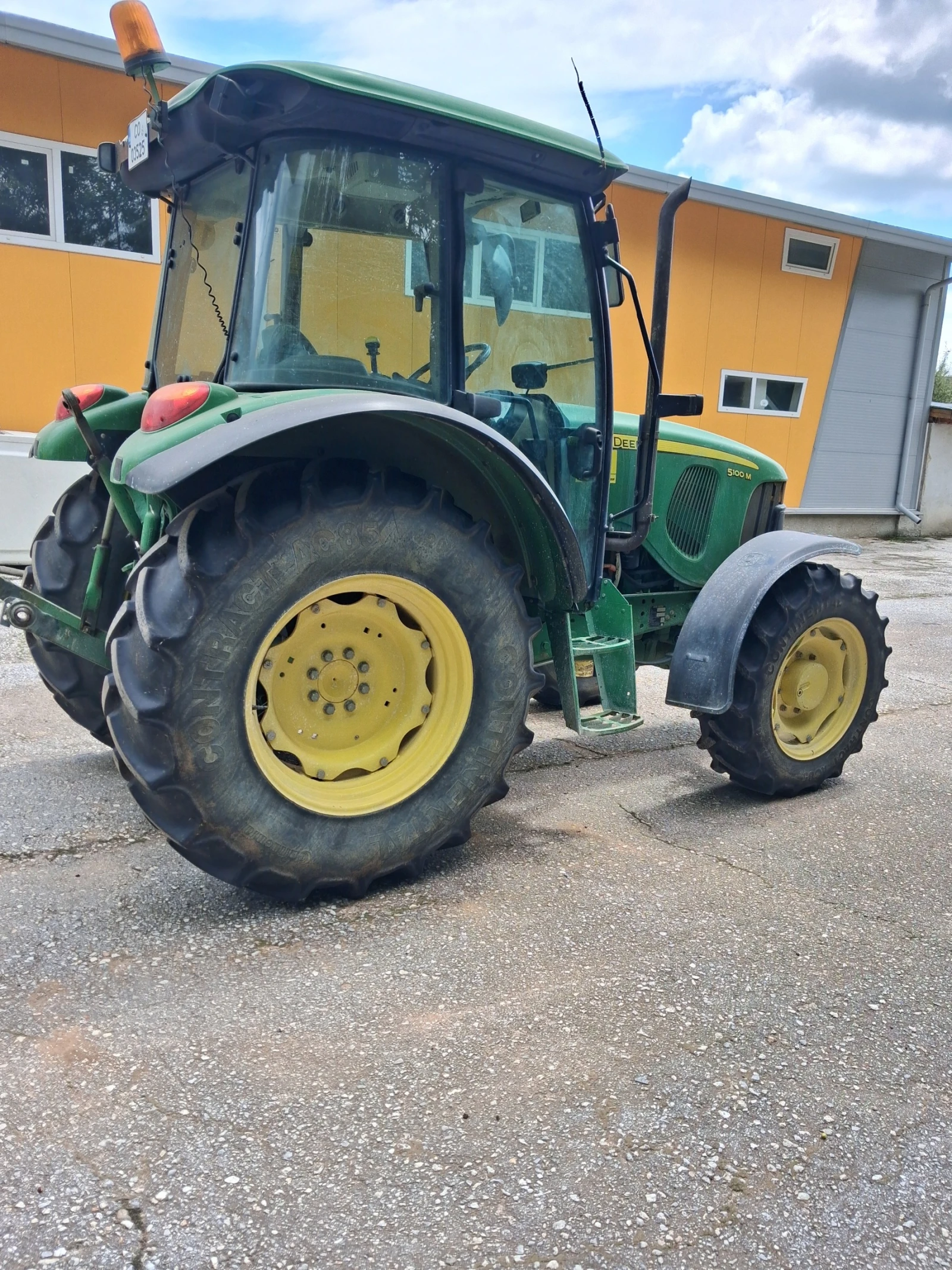 Трактор John Deere 5100M, снимка 3 - Селскостопанска техника - 55058000