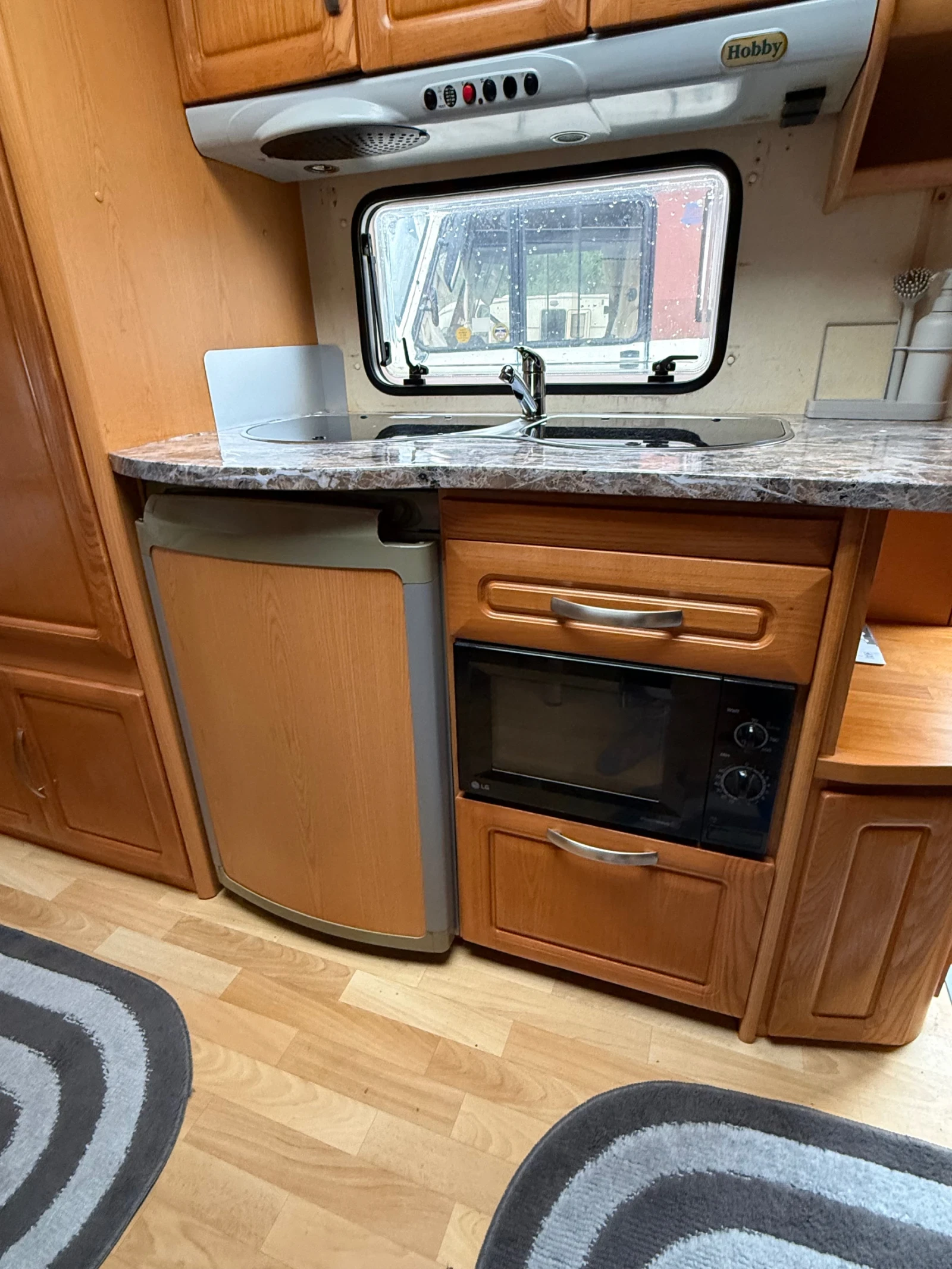 Каравана Hobby HOBBY PRESTIGE , снимка 14 - Каравани и кемпери - 54127911