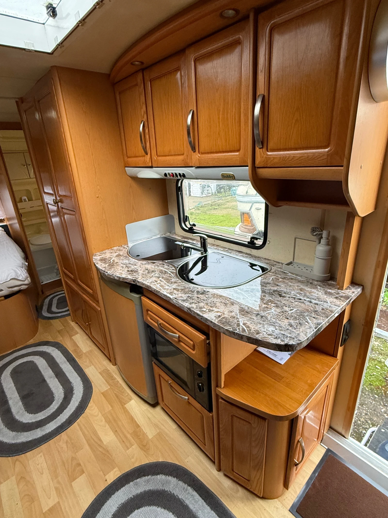 Каравана Hobby HOBBY PRESTIGE , снимка 6 - Каравани и кемпери - 54127911