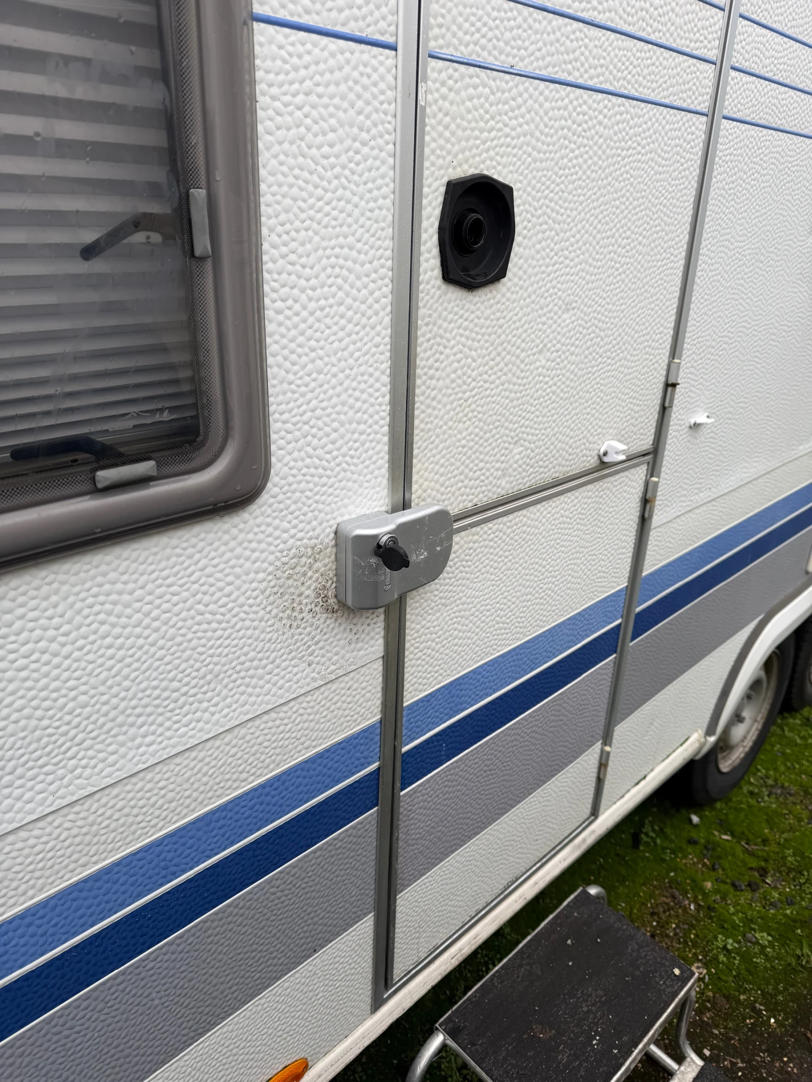 Каравана Hobby HOBBY PRESTIGE , снимка 9 - Каравани и кемпери - 54127911