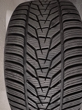 Гуми Зимни 235/35R20, снимка 5