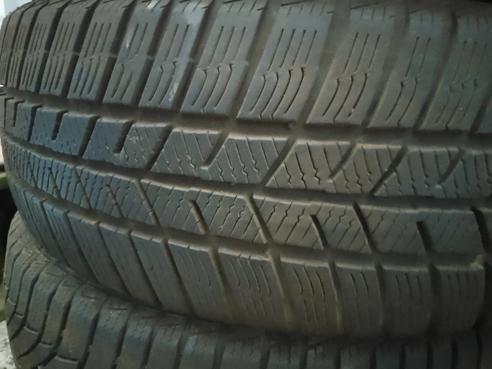 Гуми Всесезонни 215/75R17