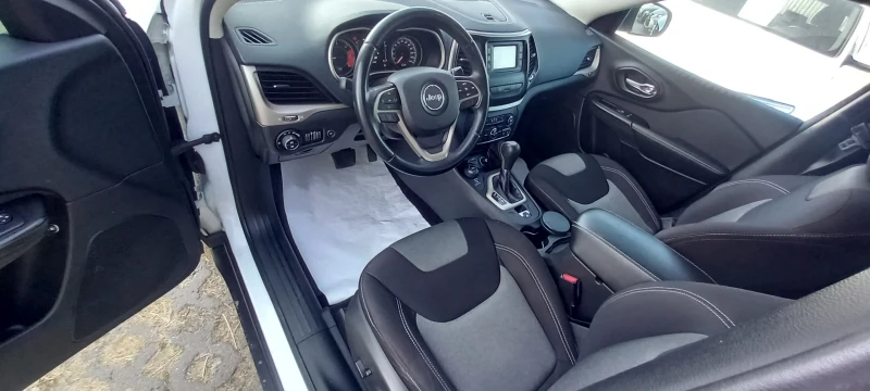 Jeep Cherokee 4Х4 ИЗКЛЮЧИТЕЛНО СЕРВИЗ КНИЖКА УНИКАТ ОБСЛУЖЕН НОВ, снимка 6 - Автомобили и джипове - 17248240