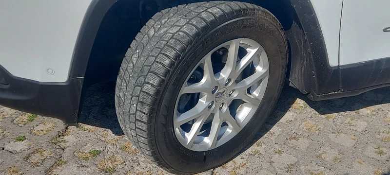 Jeep Cherokee 4Х4 ИЗКЛЮЧИТЕЛНО СЕРВИЗ КНИЖКА УНИКАТ ОБСЛУЖЕН НОВ, снимка 16 - Автомобили и джипове - 17248240