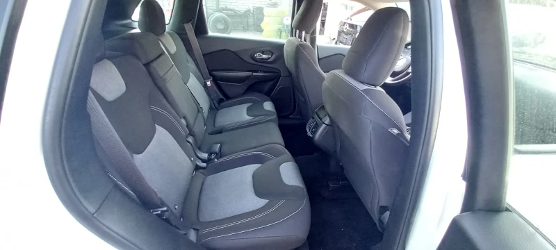 Jeep Cherokee 4Х4 ИЗКЛЮЧИТЕЛНО СЕРВИЗ КНИЖКА УНИКАТ ОБСЛУЖЕН НОВ, снимка 15 - Автомобили и джипове - 17248240