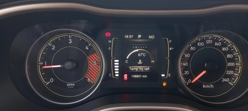 Jeep Cherokee 4Х4 ИЗКЛЮЧИТЕЛНО СЕРВИЗ КНИЖКА УНИКАТ ОБСЛУЖЕН НОВ, снимка 10 - Автомобили и джипове - 17248240