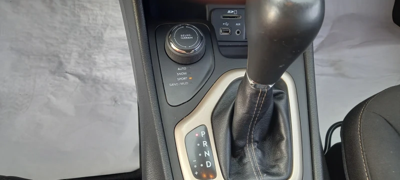 Jeep Cherokee 4Х4 ИЗКЛЮЧИТЕЛНО СЕРВИЗ КНИЖКА УНИКАТ ОБСЛУЖЕН НОВ, снимка 12 - Автомобили и джипове - 17248240