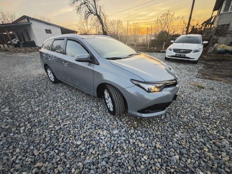 Toyota Auris SPORT ХИБРИД, снимка 2 - Автомобили и джипове - 48140612