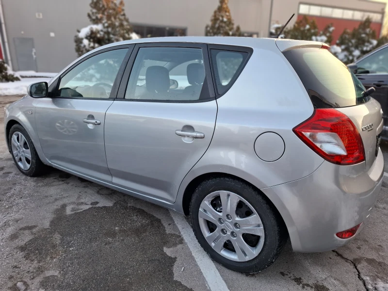 Kia Ceed 1.6CRDI 90hp * EURO 5  * КЛИМАТИК * ЛИЗИНГ * , снимка 7 - Автомобили и джипове - 49229551