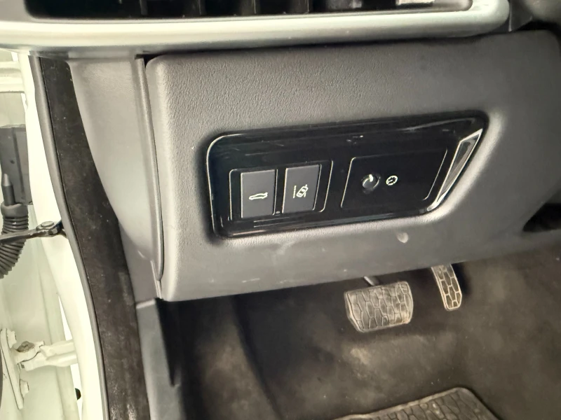 Jaguar XE 4x4 Full екстри, снимка 8 - Автомобили и джипове - 51670751