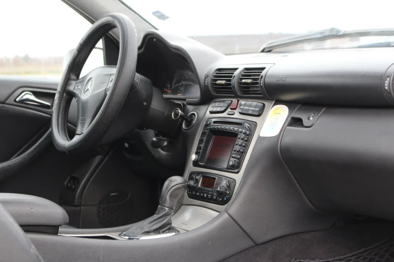 Mercedes-Benz C 220, снимка 13 - Автомобили и джипове - 52729066