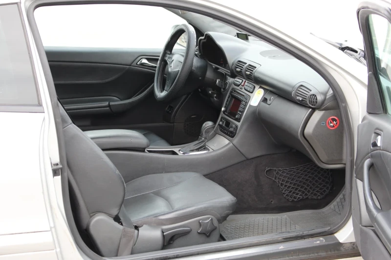 Mercedes-Benz C 220, снимка 9 - Автомобили и джипове - 52729066